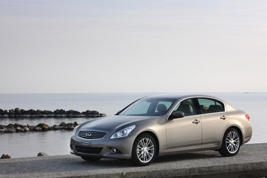  Infiniti G37 2010 года  (EU) (фото 46 из 53)